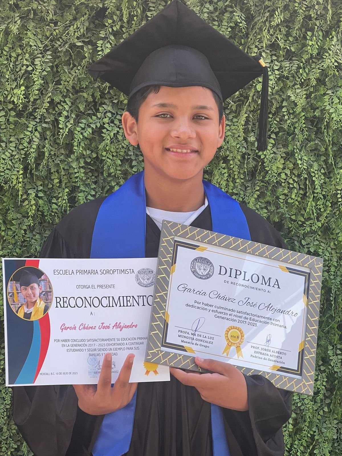 Fotografía del sitio de Paccelli: un niño en su graduación